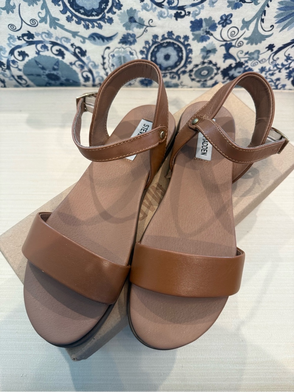 Steve Madden Dina Tan Leather Ankle Strap Flat Sandals Size 8.5